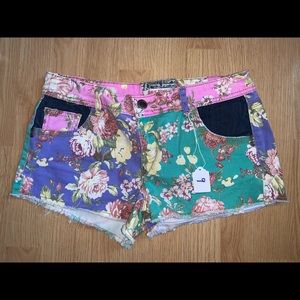 Hot kiss shorts